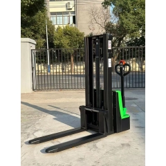 Električni hodni viličar QDA15, maks. obremenitev 1500 kg, dvig do 2,5 m, svinčeno-kislinska baterija, delovni čas 4,5 ure, čas polnjenja 6 ur